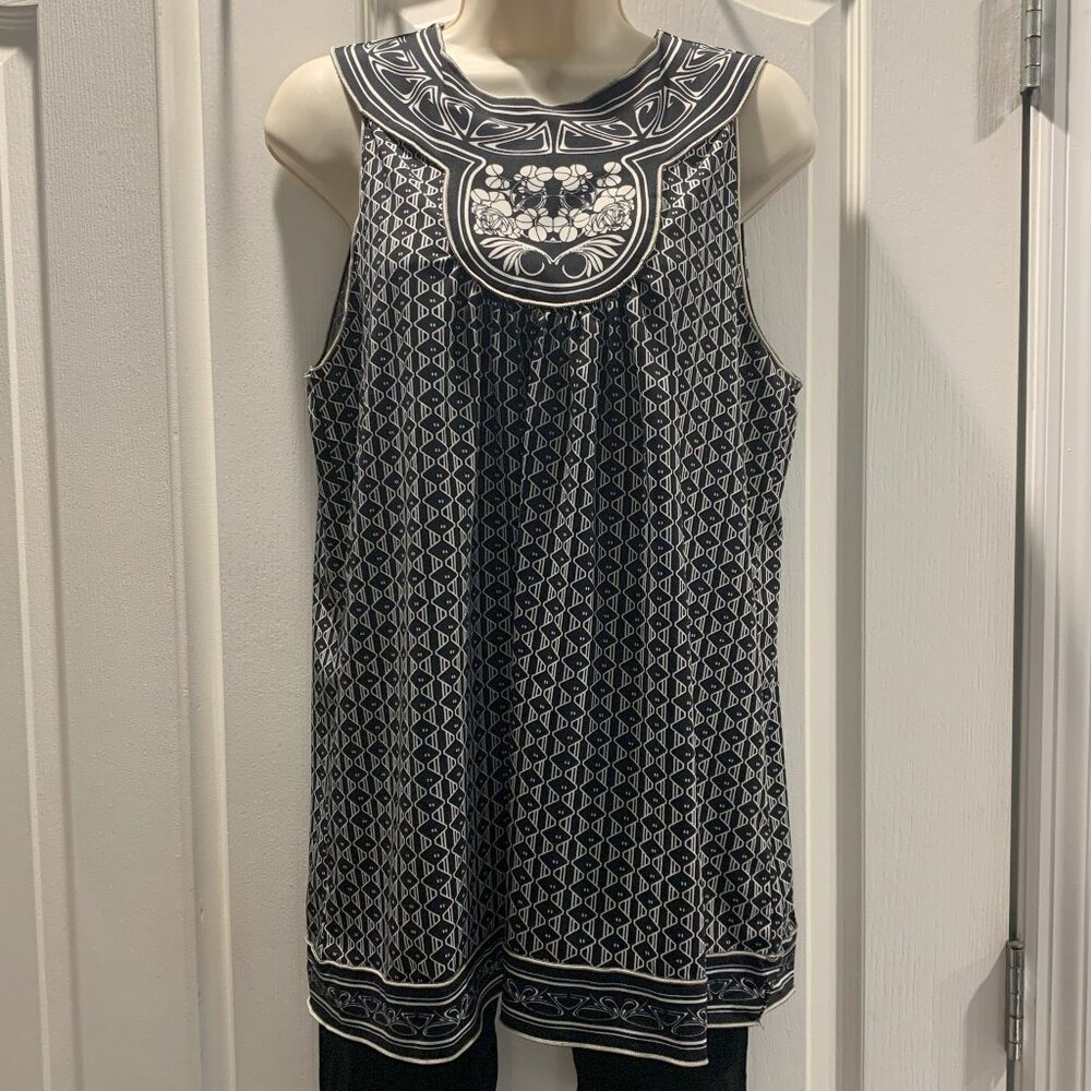 Max Edition Sleeveless Top in Black and White